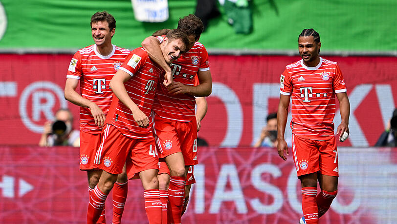 Josip Stanisic erzielt in Wolfsburg sein erstes Pflichtspieltor für den FC Bayern.
