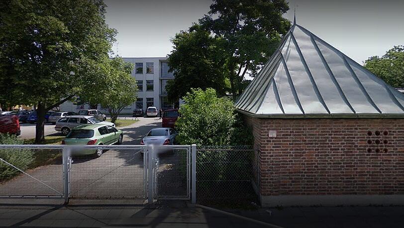 Blick auf die städtische Balthasar-Neumann-Realschule in der Hugo-Wolf-Straße.