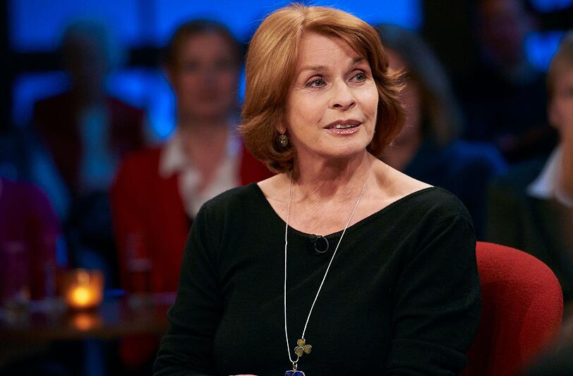 Schauspielstar Senta Berger war schon häufiger beim "Kölner Treff" zu Gast und lässt es sich nicht nehmen, auch in der Jubiläumsausgabe dabei zu sein. Schauspielstar Senta Berger war schon häufiger beim "Kölner Treff" zu Gast und lässt es sich nicht nehmen, auch in der Jubiläumsausgabe dabei zu sein.