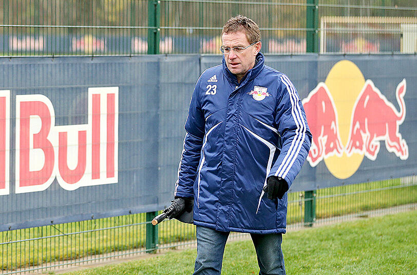 Wurde von KSC-Fans am Verlassen des Stadions gehindert: RB-Sportdirektor Ralf Rangnick.