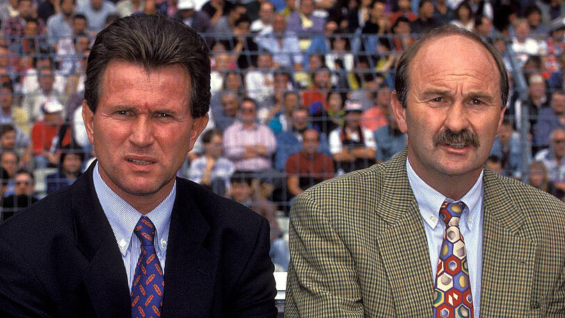 Jupp Heynckes und sein Co-Trainer Horst Köppel (rechts) im September 1994 auf der Bank von Eintracht Frankfurt.