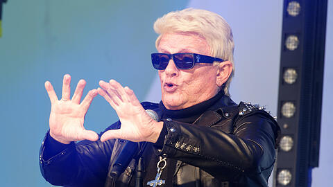 Sänger Heino ist wütend: Die Düsseldorfer Tonhalle will sein Konzert im Oktober 2021 nicht bewerben. Grund soll der Titel der Veranstaltung sein.