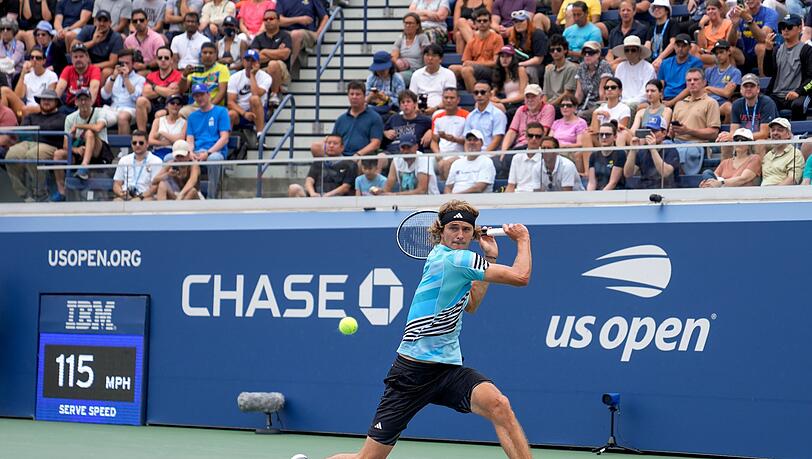 Alexander Zverev gewann sein Auftaktspiel in New York glatt in drei Sätzen.