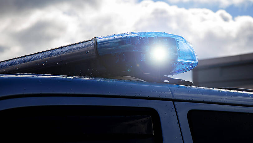 Bei einem Polizeieinsatz in Unterföhring hat ein Polizist einen Warnschuss abgegeben. (Symbolbild)