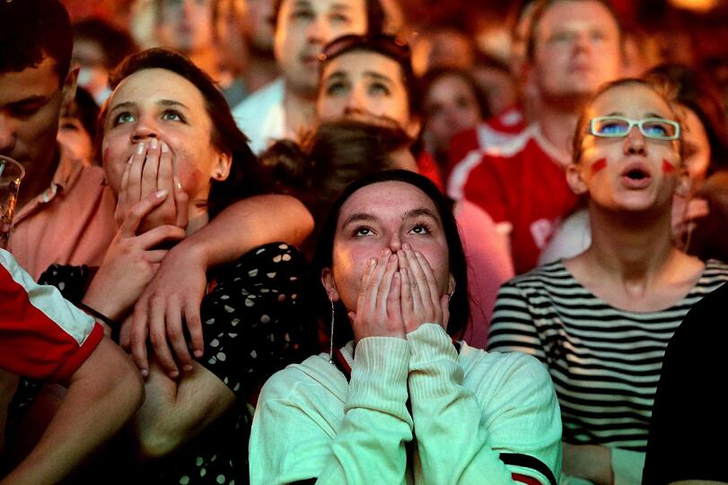 Co-Gastgeber Polen ist aus der EM ausgeschieden, Griechenland steht überraschend im Viertelfinale. Tränen bei den polnischen Fans und Jubel bei den Hellas-Anhängern. Die Bilder.