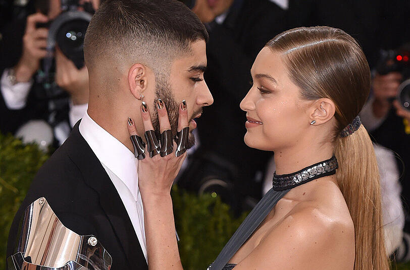 Zayn Malik und Gigi Hadid - hier mit edlen Mettalic-Nägeln