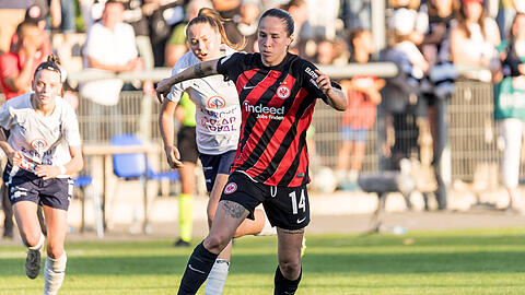 "Wir dürfen selbstbewusst in der Allianz Arena aufspielen und auf jeden Fall keine Angst haben": Eintracht-Stürmerin Géraldine Reuteler mit einer klaren Ansage vor dem Spiel in München.