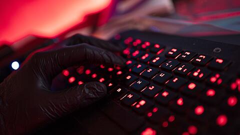 Die Droh-Mails sollen die Opfer dazu zwingen, Geld und persönliche Daten preiszugeben.