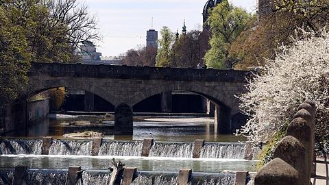 Die Isar am Lehel-Rand.