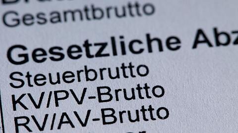 F&uuml;r Bruttogeh&auml;lter ab 5.812,50 Euro im Monat wird die Krankenversicherung ab kommenden Jahr teurer, bei mehr als 8.450 Euro wird auch mehr Rentenbeitrag f&auml;llig. (Symbolbild)