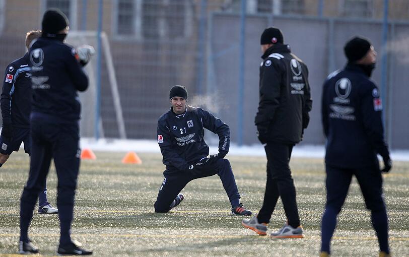 Nicht schlecht für einen Mann, der gerade zum Tabellensechsten der Zweiten Liga gewechselt ist - sein Coach Reiner Maurer musste den dreimaligen rumänischen Nationalspieler bereits etwas einbremsen.