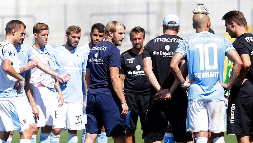 Seit der Saison 2017/18 Löwen-Chefcoach: Daniel Bierofka (Mi.) Seit der Saison 2017/18 Löwen-Chefcoach: Daniel Bierofka (Mi.)