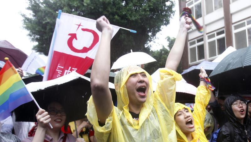 Taiwan ist das erste Land in Asien, das die Homoehe einführt. Taiwan ist das erste Land in Asien, das die Homoehe einführt.