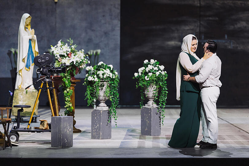 Lise Davidsen mit Freddie De Tommaso im Duett des ersten Akts von Puccinis "Tosca".