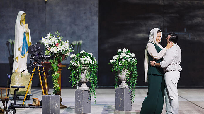 Lise Davidsen mit Freddie De Tommaso im Duett des ersten Akts von Puccinis "Tosca".