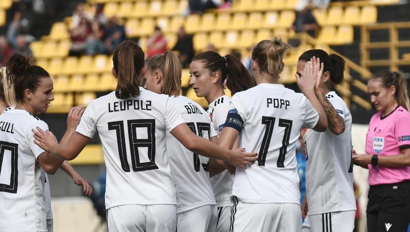Die DFB-Frauen feiern ihren Kantersieg gegen Greichenland.