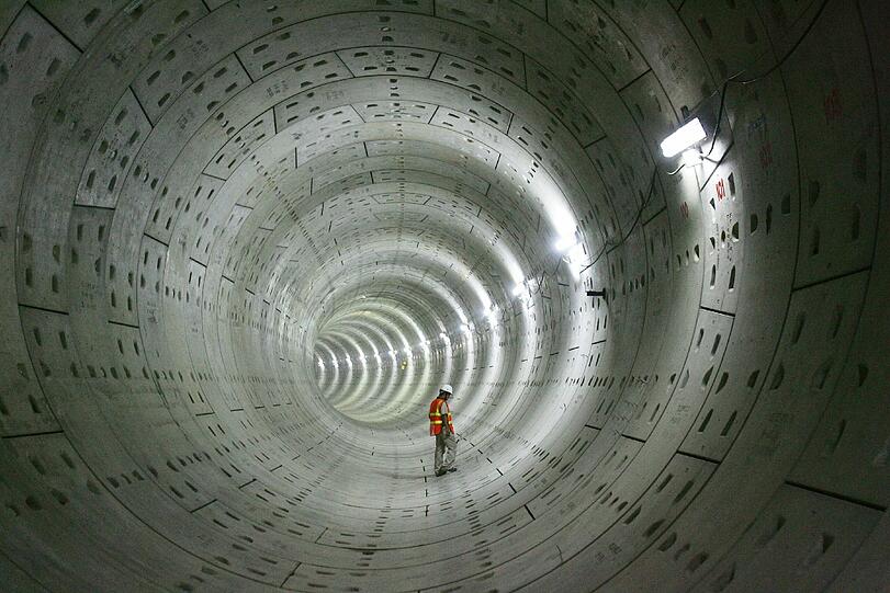 So sieht eine leere Tunnelröhre im Untergrund aus.