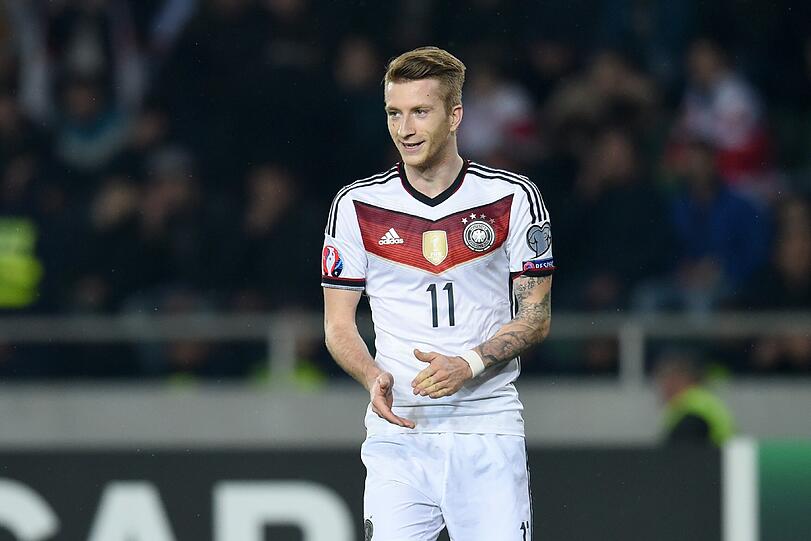 Marco Reus, Note 3 Nach seinem Tor gegen Australien auch im 25. Länderspiel gleich gefährlich, als er die Latte traf (5.). Danach mit kleinem Durchhänger, erzielte dann aber das befreiende 0:1 (39.). Mitunter zu lässig im Abschluss - so etwa, als er erneut an die Latte schoss (60.).
