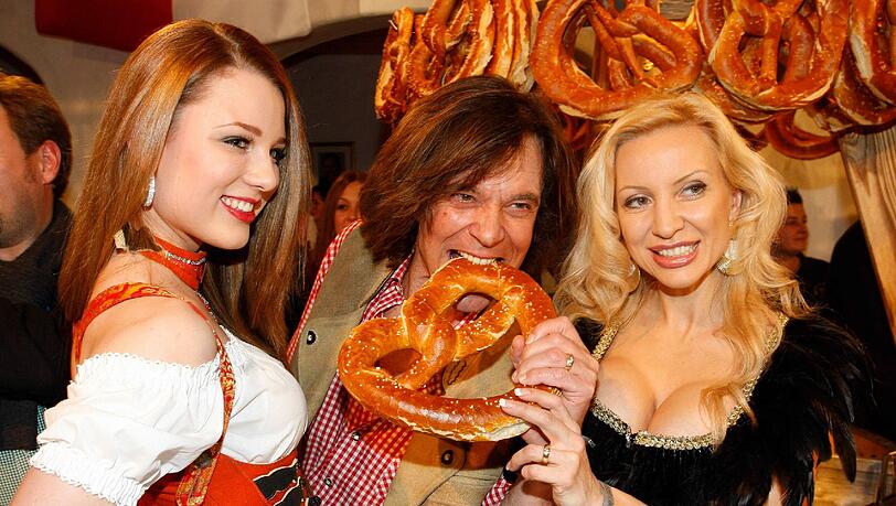 Jürgen Drews mit Frau Ramona und Tochter Joelina – in Kitz. Jürgen Drews mit Frau Ramona und Tochter Joelina – in Kitz.