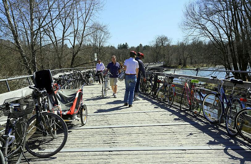 Der Flauchersteg soll auch offziell für die Radfahrer freigegeben werden, fordern die Grünen.