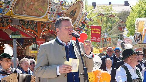 Am Samstag startete die Maidult am Mariahilfplatz. Klicken Sie sich durch die Bilder der Eröffnung durch Bürgermeister Josef Schmid.