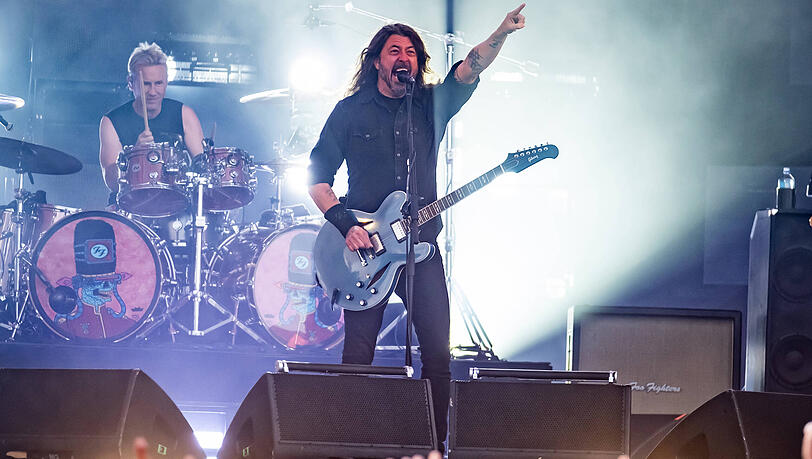 Die Foo Fighters um Frontmann Dave Grohl geben am 17. Juni 2026 ein Konzert in der M&uuml;nchner Allianz Arena. (Archivbild)