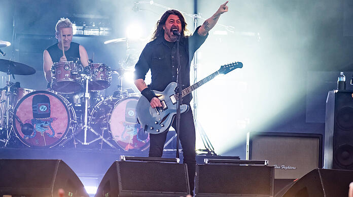 Die Foo Fighters um Frontmann Dave Grohl geben am 17. Juni 2026 ein Konzert in der M&uuml;nchner Allianz Arena. (Archivbild)