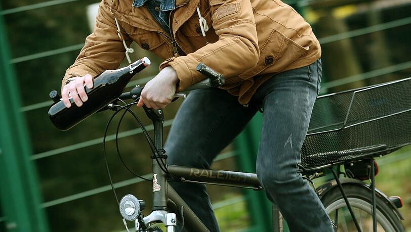In Gerbrunn fand die Polizei einen gestürzten Fahrradfahrer - mit fast vier Promille. (Symbolfoto) In Gerbrunn fand die Polizei einen gestürzten Fahrradfahrer - mit fast vier Promille. (Symbolfoto)