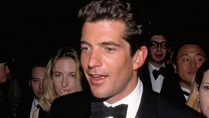 John F. Kennedy Jr. stürzte mit einem Flugzeug in den Atlantik. John F. Kennedy Jr. stürzte mit einem Flugzeug in den Atlantik.
