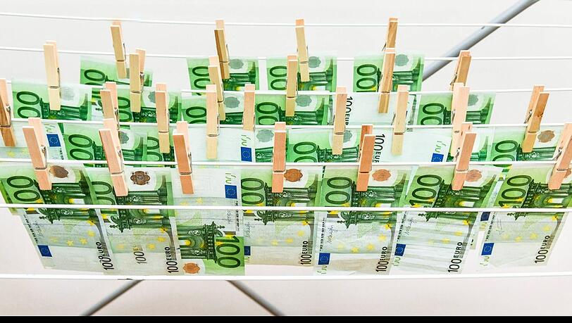 Deutsche Ermittler sind Verdächtigen auf der Spur, die weltweit mehrere Milliarden Dollar durch Geldwäsche verschleiert haben sollen. Deutsche Ermittler sind Verdächtigen auf der Spur, die weltweit mehrere Milliarden Dollar durch Geldwäsche verschleiert haben sollen.