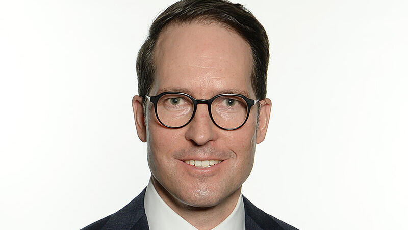 Der Architekt (TU München) und Immobilienökonom Dr. Markus Trost ist seit 2015 für Jones Lang LaSalle SE am Standort München tätig. Der Architekt (TU München) und Immobilienökonom Dr. Markus Trost ist seit 2015 für Jones Lang LaSalle SE am Standort München tätig.