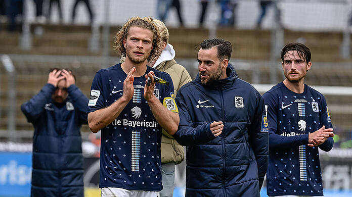 Konnten mit der Niederlage gegen Wehen Wiesbaden leben: Die Löwen um Kapitän Jesper Verlaat und Morris Schröter.