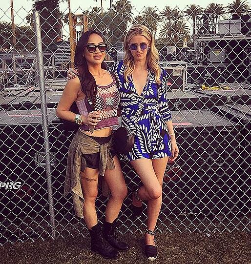 Nicky Hilton (r.) mit einer Freundin