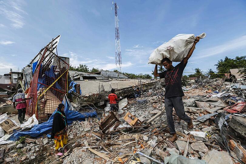 Mehr als 90 Tote nach schwerem Erdbeben in Indonesien