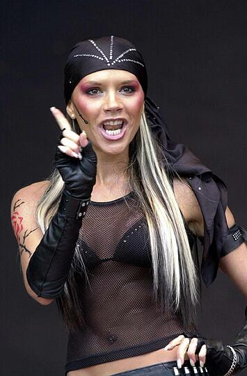 Weltkarriere als Spice Girl: Victoria als Posh Spice 2001.