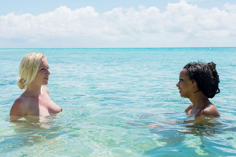 Bilder aus der ersten Folge von "Adam sucht Eva - Gestrandet im Paradies"