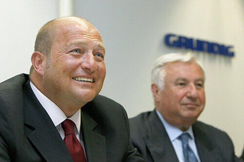 Sie wollen die Marke Grundig wieder aufbauen: Konzern-Besitzer Mustafa Koc und sein Vorstands-Chef Bülent Bulgurlu.