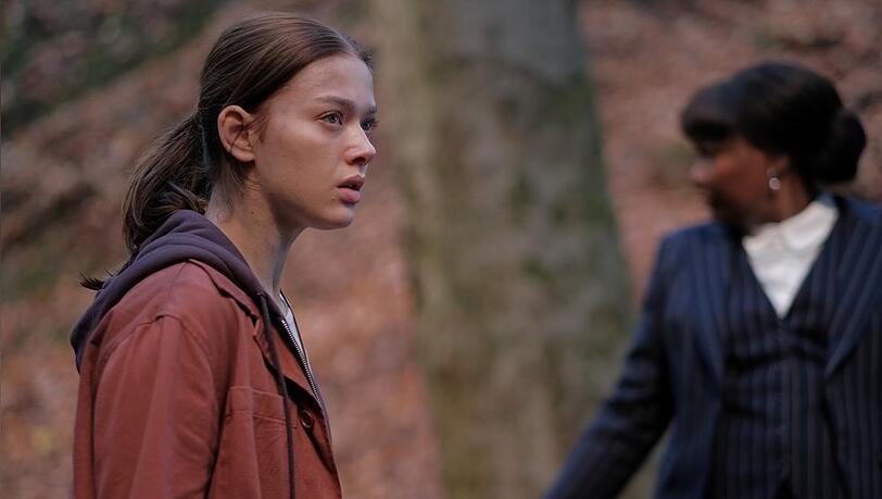 Was geschieht Seltsames im Internat? Jessica Alexander als Luce in "Fallen". Was geschieht Seltsames im Internat? Jessica Alexander als Luce in "Fallen".