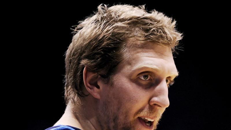 Banger Blick in die Zukunft und die Playoffs: Basketball-Star Dirk Nowitzki. Banger Blick in die Zukunft und die Playoffs: Basketball-Star Dirk Nowitzki.