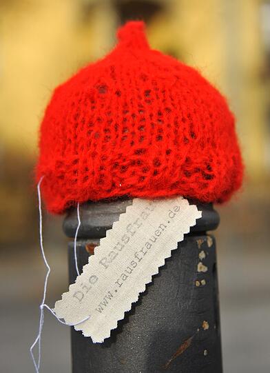Guerilla-Knitter in Action: So wird München mit Strick verziert. Die Bilder