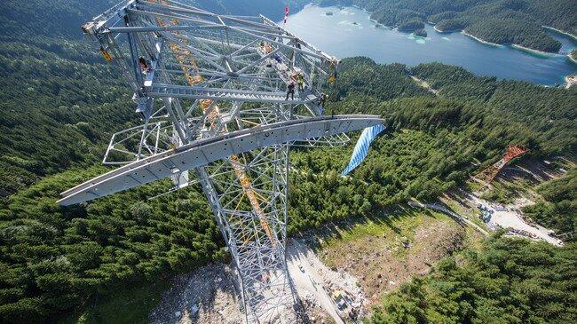 Das ist Rekord: Die weltweit höchste Stahlstütze für Seilbahnen.
