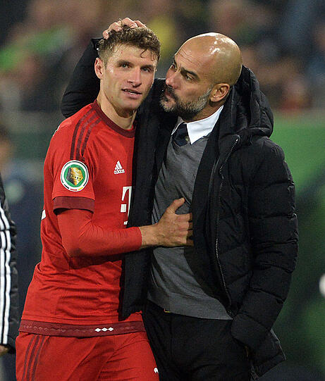 THOMAS MÜLLER NOTE 5: Beste Einschusschance nach 19 Minuten, doch sein Schuss ist zu zentral auf VfL-Keeper Sommer platziert. Nutzte seinen Raum nicht so effektiv wie sonst. Nach der Auswechslung von Lewandowski wurde Müller ins Sturmzentrum geschickt &ndash; mit wenig Wirkung. Immerhin am 1:3 beteiligt.