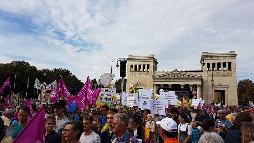 "Mia ham's satt": Die große Demo in München am Samstag. Alle Fotos gibt es hier zum Durchklicken. "Mia ham's satt": Die große Demo in München am Samstag. Alle Fotos gibt es hier zum Durchklicken.