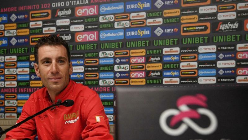 Vincenzo Nibali spricht bei einer Pressekonferenz zum Giro d'Italia. Vincenzo Nibali spricht bei einer Pressekonferenz zum Giro d'Italia.