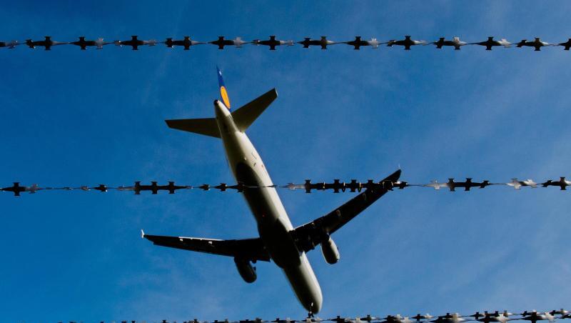 Deutschland hat erneut 24 abgelehnte Asylbewerber aus Deutschland nach Afghanistan abgeschoben. Deutschland hat erneut 24 abgelehnte Asylbewerber aus Deutschland nach Afghanistan abgeschoben.