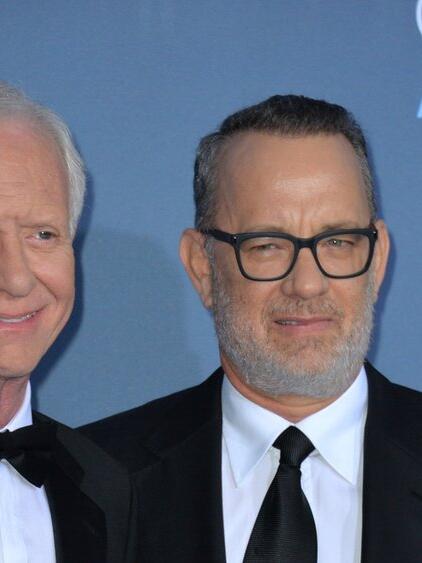 US-Pilot Chesley Sullenberger (li.) und Schauspieler Tom Hanks, der ihn im Hollywood-Film "Sully" verk&ouml;rperte.