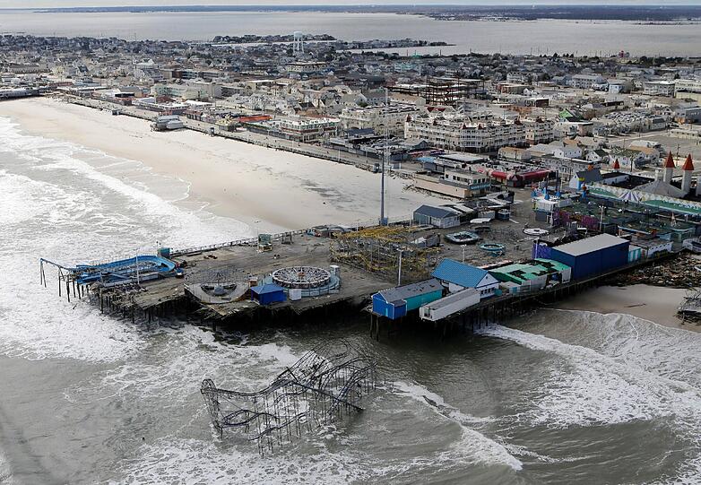 Nach Wirbelsturm &bdquo;Sandy&ldquo; gelten in New York sämtliche Ausnahme-Regelungen. Der Sturm ist zwar weitergezogen, doch Alltag herrscht noch lange nicht. Zu groß sind die Schäden. Die Bilder