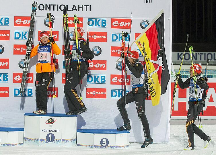 So schön feierten die Biathlon-Damen ihre Goldmedaille! Die Bilder!