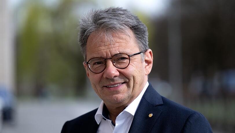 Landkreistagspräsident Karmasin sorgt sich um die Finanzlage der Kommunen. (Archivbild)
