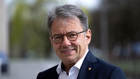 Landkreistagspräsident Karmasin sorgt sich um die Finanzlage der Kommunen. (Archivbild)